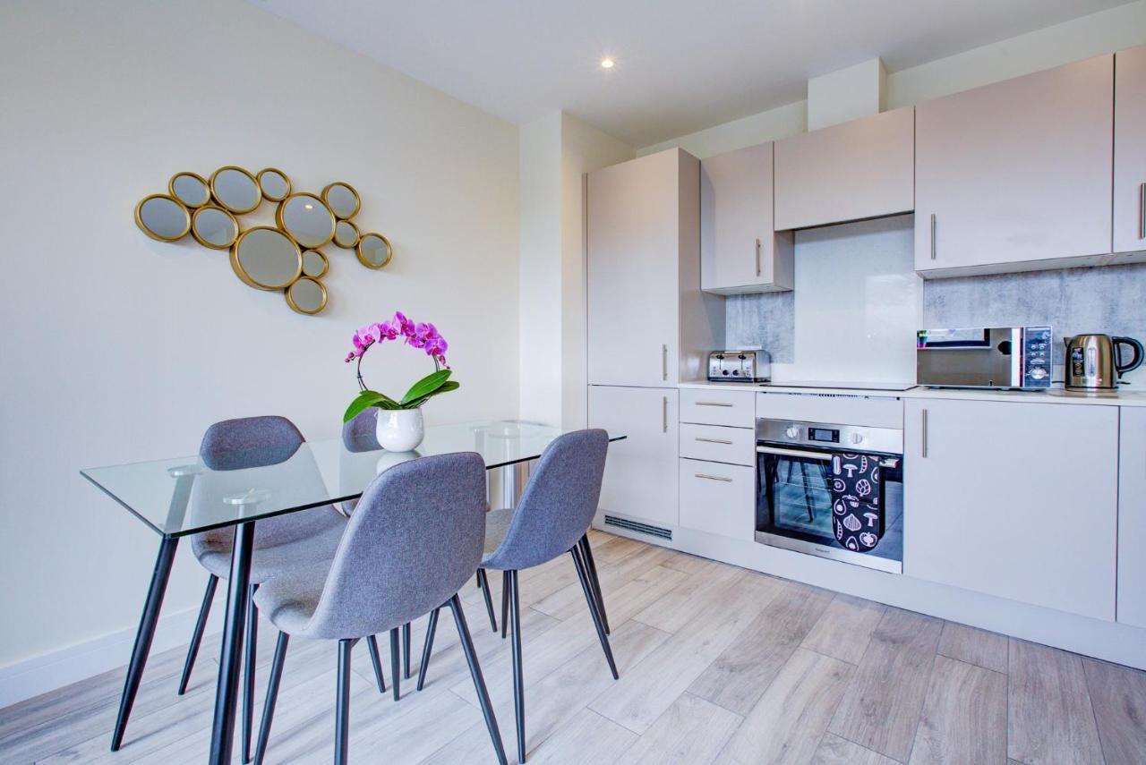 Hybrid Resi - London, Sutton With Onsite Car Parking Apartment Cheam Luaran gambar